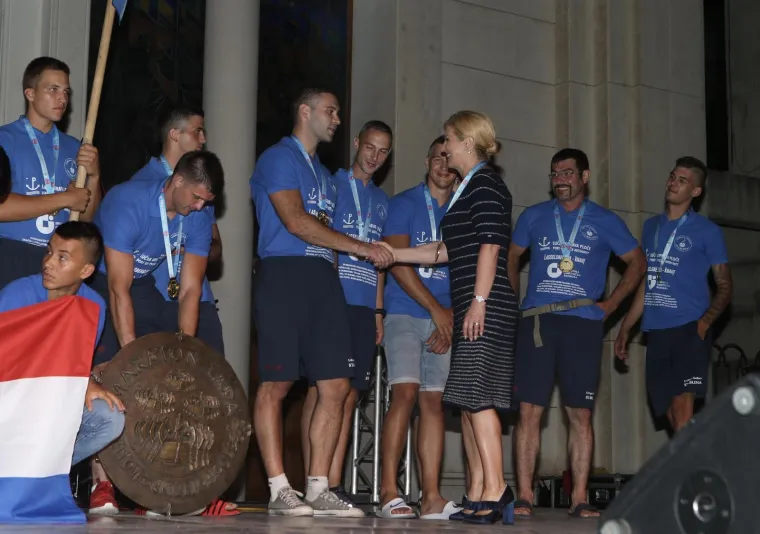 Predsjednica uručila &scaron;tit Kneza Domagoja pobjedničkoj ekipi Stabline