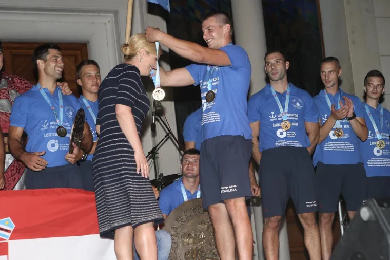 Predsjednica uručila &scaron;tit Kneza Domagoja pobjedničkoj ekipi Stabline