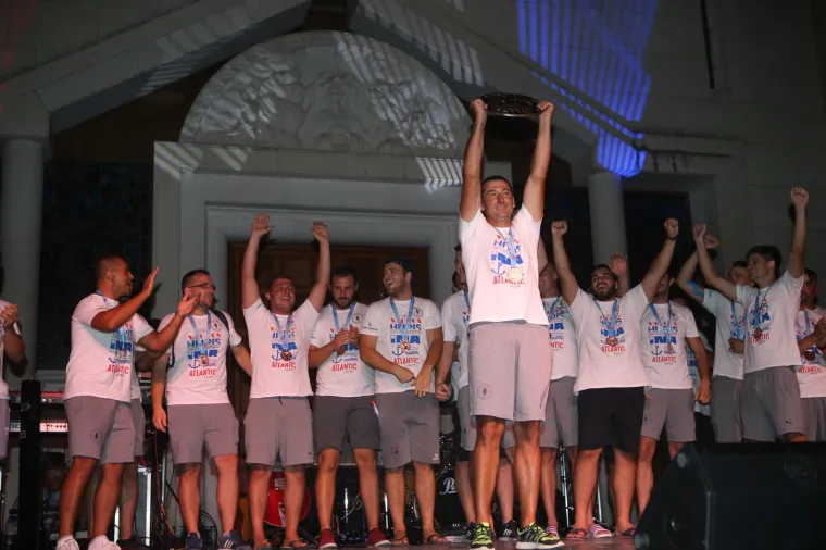 Predsjednica uručila &scaron;tit Kneza Domagoja pobjedničkoj ekipi Stabline