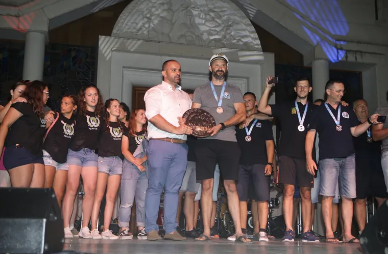 Predsjednica uručila &scaron;tit Kneza Domagoja pobjedničkoj ekipi Stabline