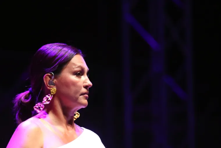 POD REFLEKTORIMA SU JOJ SE VIDJELE NESAVR&Scaron;ENOSTI: Nina Badrić u nezahvalnoj haljini pokazala i ono &scaron;to nije htjela