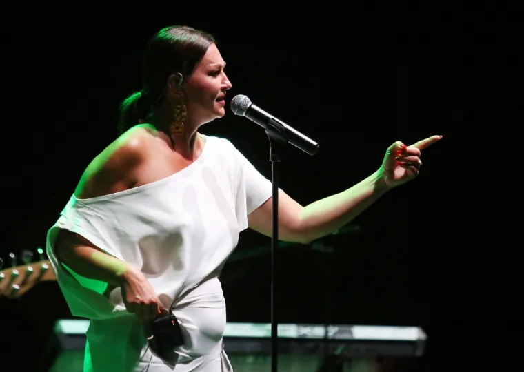 POD REFLEKTORIMA SU JOJ SE VIDJELE NESAVR&Scaron;ENOSTI: Nina Badrić u nezahvalnoj haljini pokazala i ono &scaron;to nije htjela