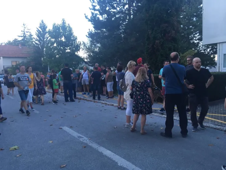 'Koliko ko&scaron;ta jedan život?' Pred poglavarstvom u Zapre&scaron;iću okupilo se oko 200-tinjak ljudi