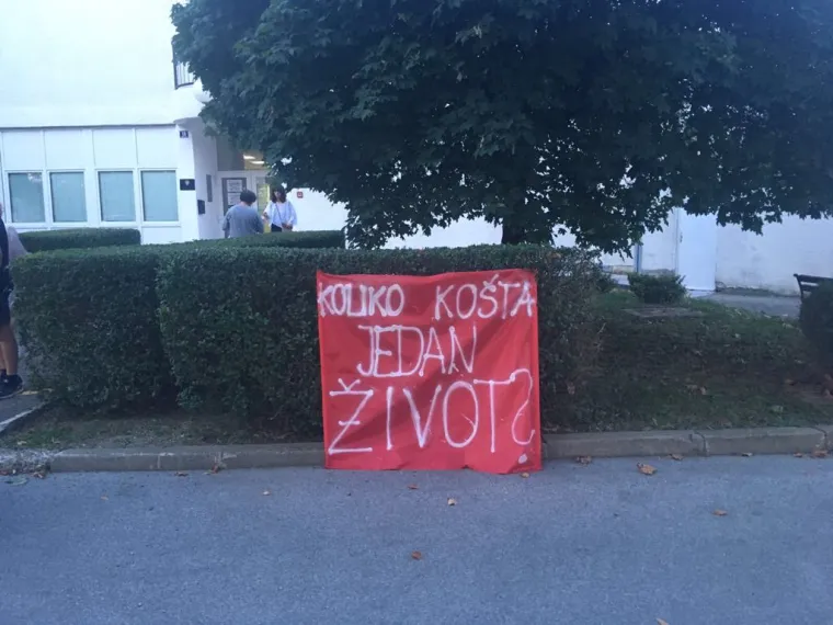 'Koliko ko&scaron;ta jedan život?' Pred poglavarstvom u Zapre&scaron;iću okupilo se oko 200-tinjak ljudi