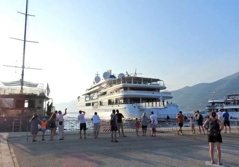 KATARSKI &Scaron;EIK JADRANOM PLOVI U 125 METARA DUGAČKOJ MEGAJAHTI: Pogledajte fotografije trenutno 14. najveće jahte na svijetu