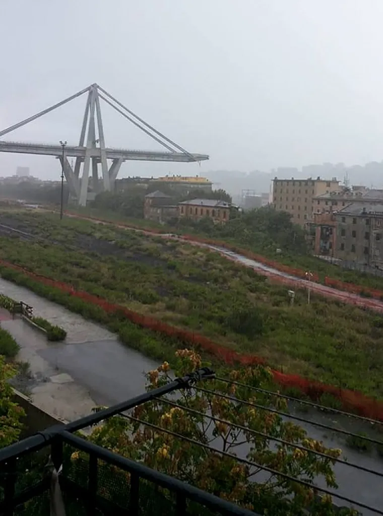 APOKALIPTIČNI PRIZORI U GENOVI: Uru&scaron;io se most, poginulo najmanje 22 ljudi, traje akcija spa&scaron;avanja