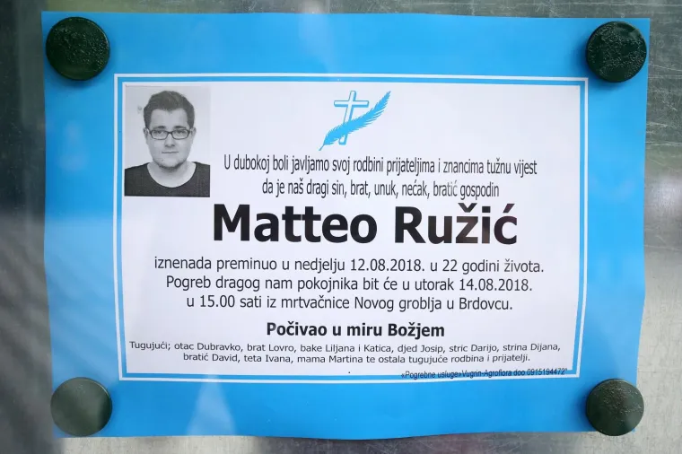 POKOPAN JE MATTEO RUŽIĆ: Mladića koji je tragično preminuo na ulici u Zaprešiću ispratili su bijelim ružama