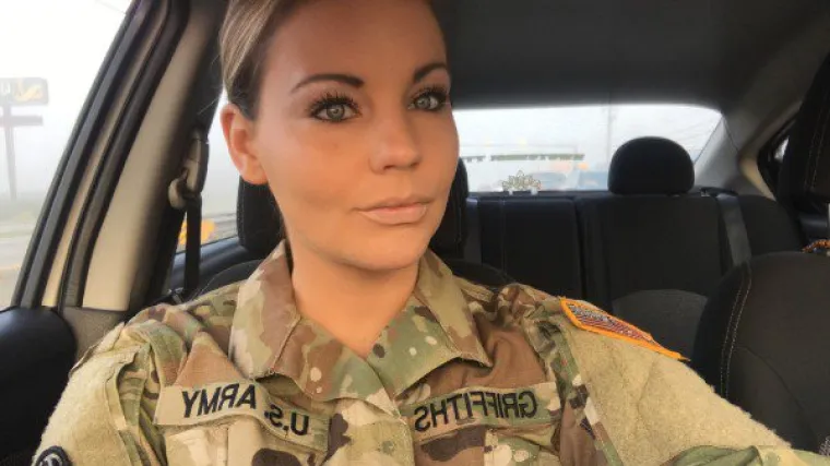 KAKO SE ZABAVLJA U VOJSCI: Red seksepilnih časnica, red ludih i razuzdanih tuluma