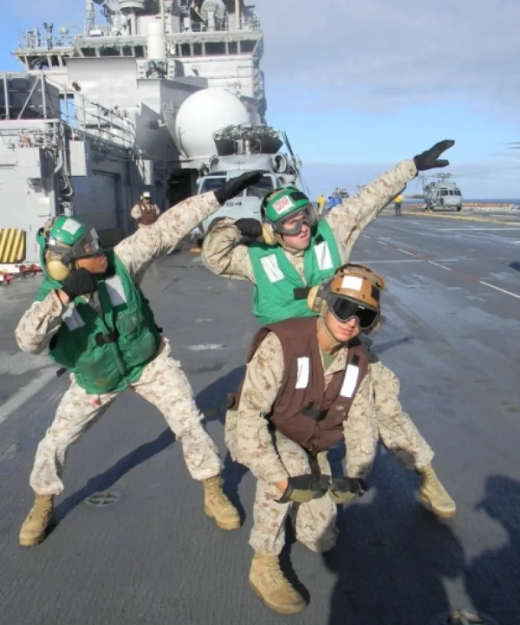 KAKO SE ZABAVLJA U VOJSCI: Red seksepilnih časnica, red ludih i razuzdanih tuluma