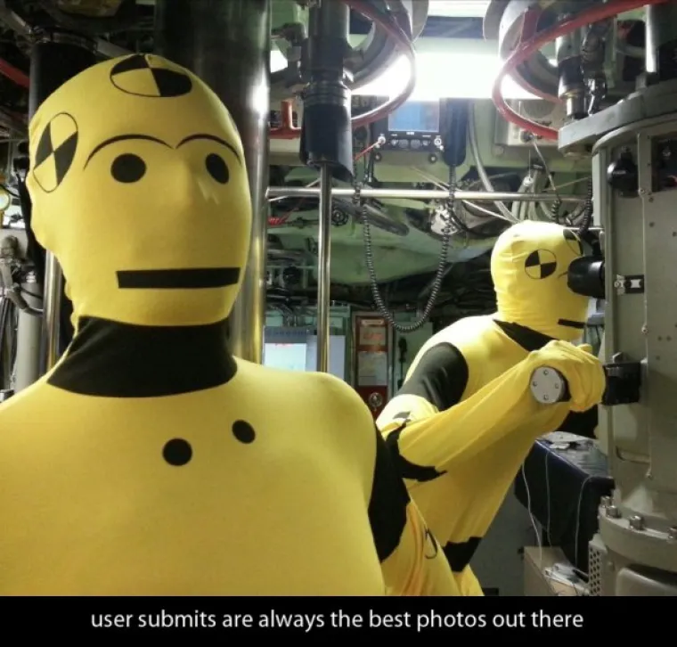 KAKO SE ZABAVLJA U VOJSCI: Red seksepilnih časnica, red ludih i razuzdanih tuluma