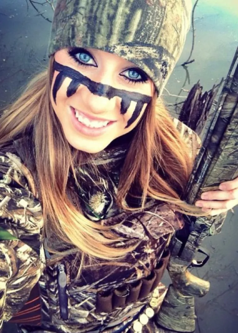 KAKO SE ZABAVLJA U VOJSCI: Red seksepilnih časnica, red ludih i razuzdanih tuluma