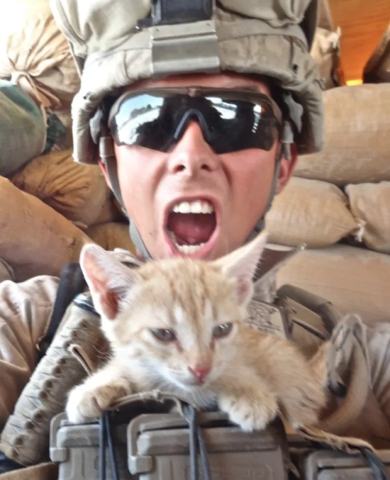 KAKO SE ZABAVLJA U VOJSCI: Red seksepilnih časnica, red ludih i razuzdanih tuluma