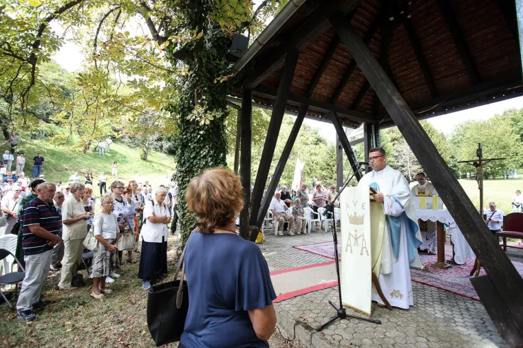 Brojni vjernici u Remetama tradicionalno obilježavaju blagdan Velike Gospe
