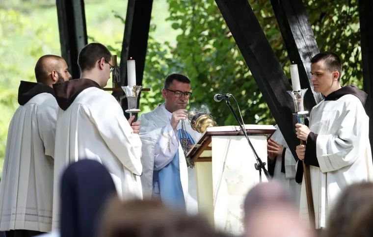 Brojni vjernici u Remetama tradicionalno obilježavaju blagdan Velike Gospe