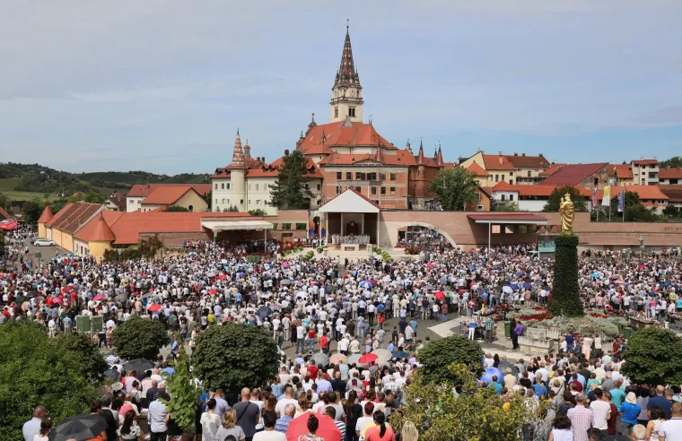 Tisuće vjernika okupile su se na proslavi blagdana Velike Gospe u Mariji Bistrici