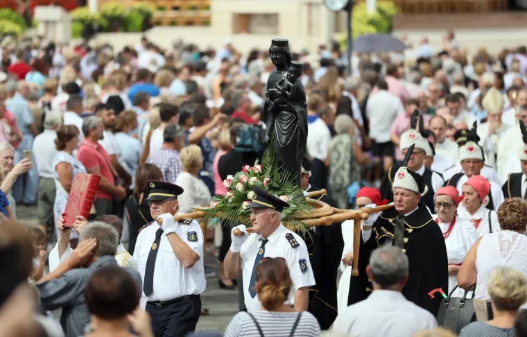 Tisuće vjernika okupile su se na proslavi blagdana Velike Gospe u Mariji Bistrici