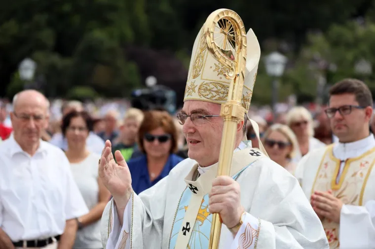 Tisuće vjernika okupile su se na proslavi blagdana Velike Gospe u Mariji Bistrici