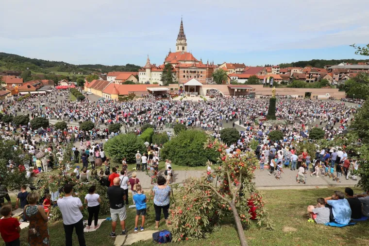 Tisuće vjernika okupile su se na proslavi blagdana Velike Gospe u Mariji Bistrici