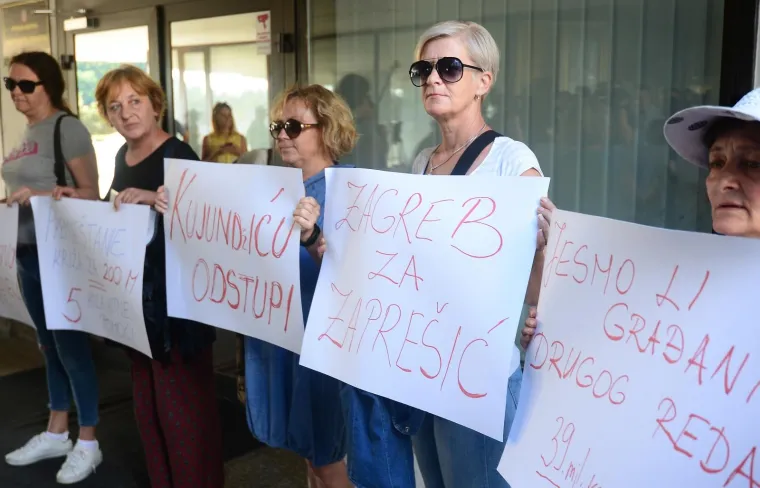 FIJASKO U ZAGREBU: Ispred Ministarstva zdravstva se okupilo pet prosvjednica