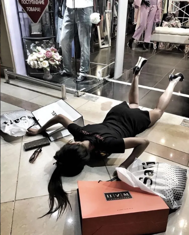 Rusi pokrenuli novi Instagram trend: Milijuna&scaron;i na veliko padaju iz  privatnih aviona i jahti