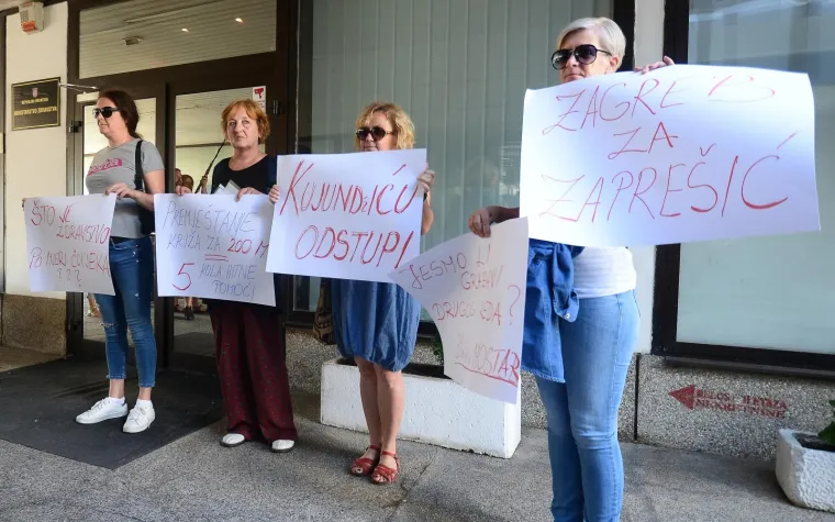 Samo pet prosvjednica ispred Ministarstva zdravstva: 'Ministar je direktno kriv!'