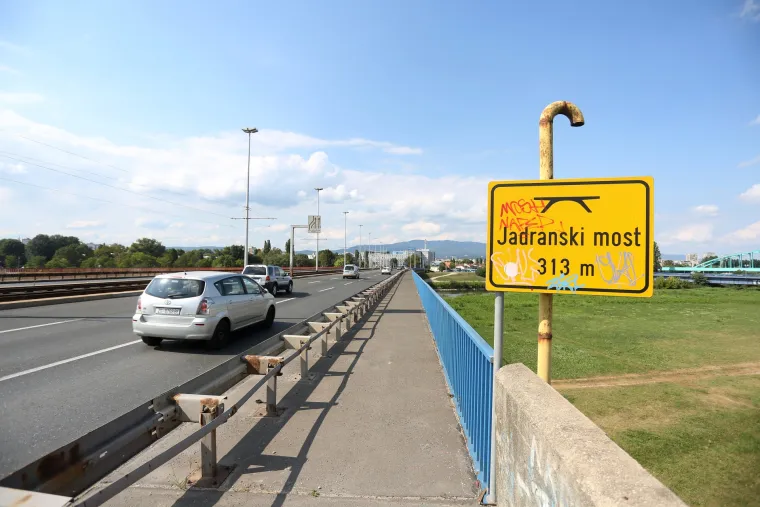 FOTO Ovo ba&scaron; nije dobro: Pogledajte kako izgleda Jadranski most u Zagrebu