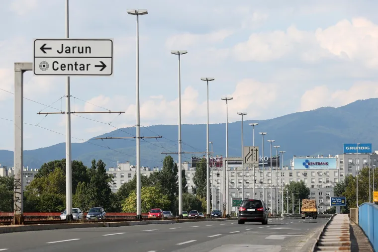 FOTO Ovo ba&scaron; nije dobro: Pogledajte kako izgleda Jadranski most u Zagrebu