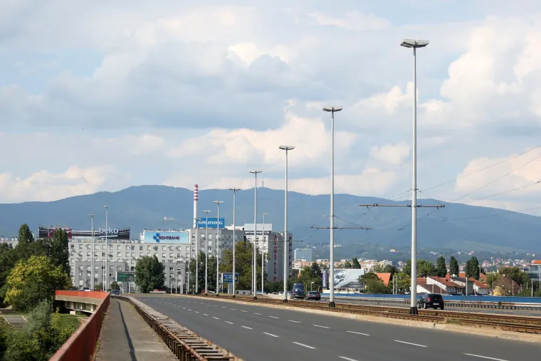 FOTO Ovo ba&scaron; nije dobro: Pogledajte kako izgleda Jadranski most u Zagrebu