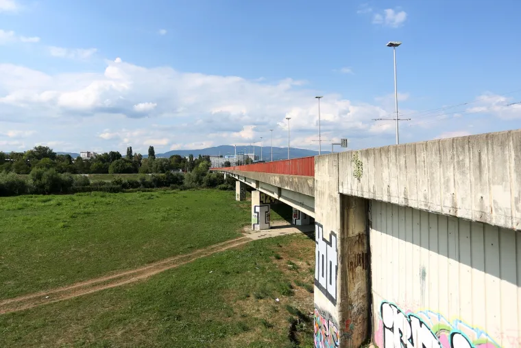 FOTO Ovo ba&scaron; nije dobro: Pogledajte kako izgleda Jadranski most u Zagrebu