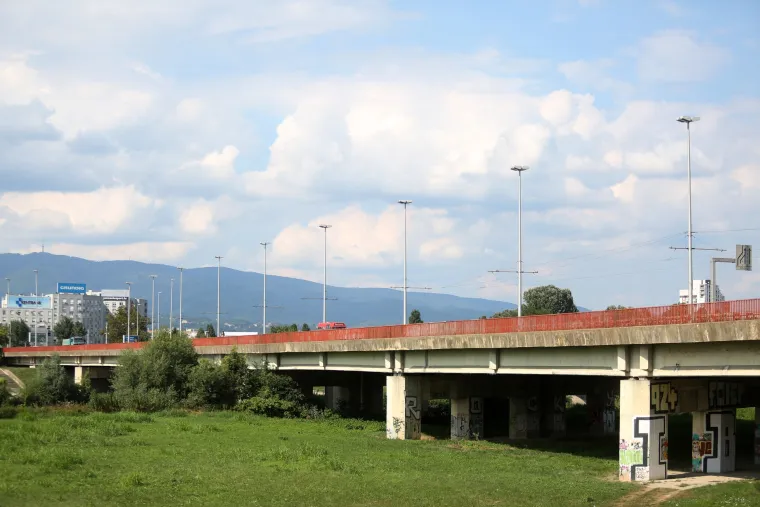 FOTO Ovo ba&scaron; nije dobro: Pogledajte kako izgleda Jadranski most u Zagrebu