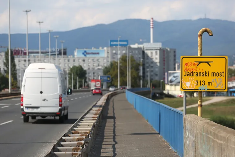 FOTO Ovo ba&scaron; nije dobro: Pogledajte kako izgleda Jadranski most u Zagrebu