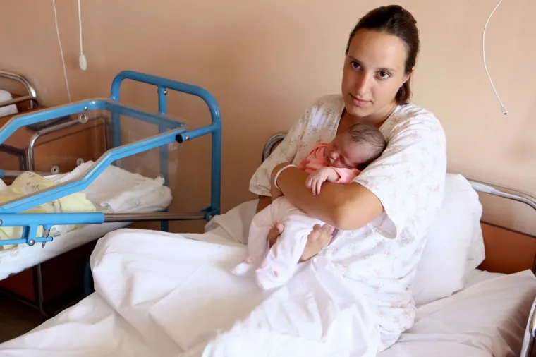 U helikopteru Hrvatskog ratnog zrakoplovstva Mi-8 MTV u srijedu, 15. kolovoza 2018. na hitnom medicinskom letu s otoka Raba rođena je beba. Majka Marija Brnjac rodila je djevojčicu prije slijetanja helikoptera na helidrom Delta u Rijeci.