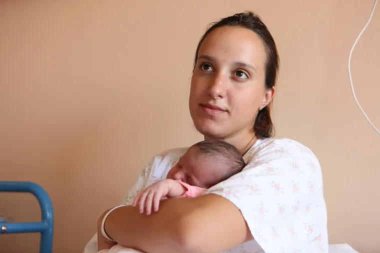 U helikopteru Hrvatskog ratnog zrakoplovstva Mi-8 MTV u srijedu, 15. kolovoza 2018. na hitnom medicinskom letu s otoka Raba rođena je beba. Majka Marija Brnjac rodila je djevojčicu prije slijetanja helikoptera na helidrom Delta u Rijeci.