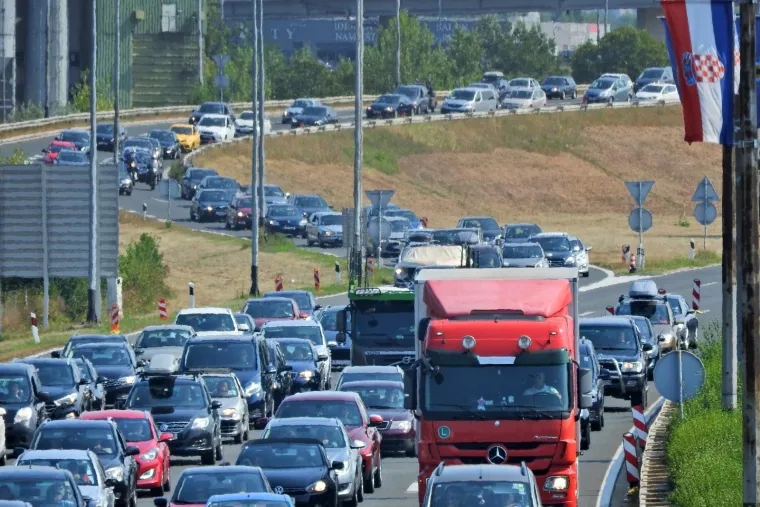 Velike gužve na naplatnoj postaji Lučko na izlasku iz grada