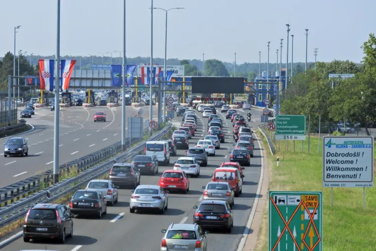 Velike gužve na naplatnoj postaji Lučko na izlasku iz grada