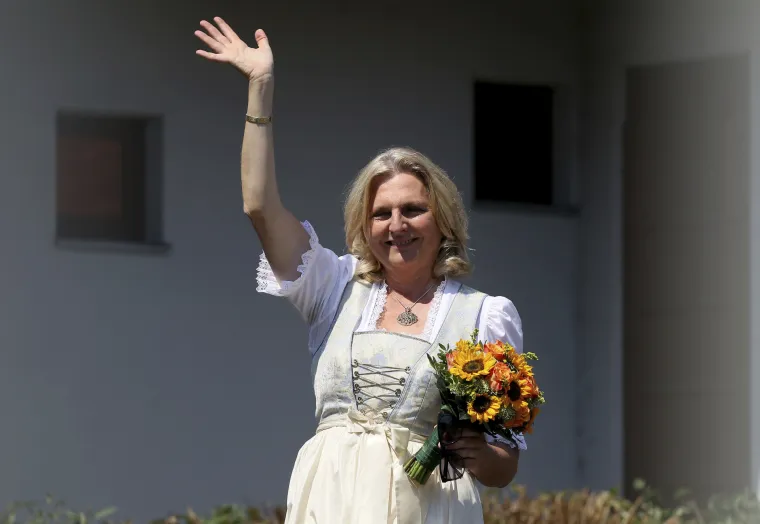 Sigurno niste mislili da ćete ovo ikad vidjeti: Putin zaplesao na vjenčanju