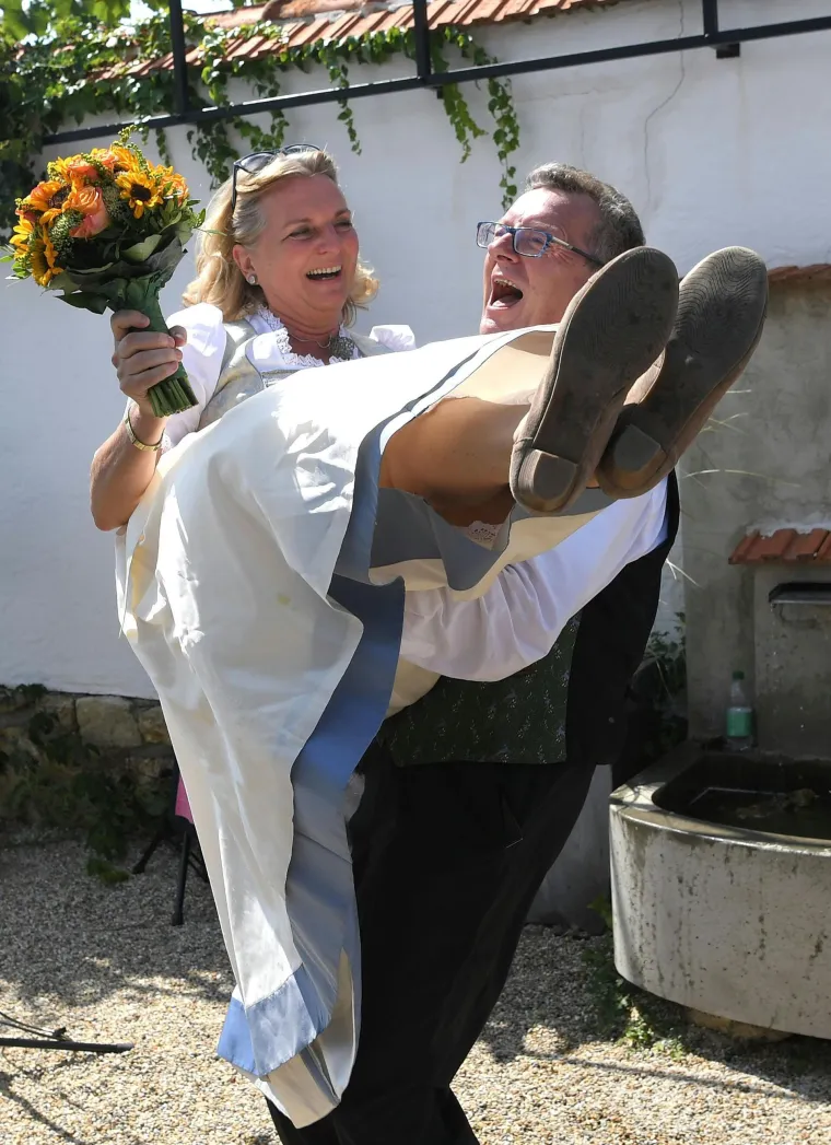 Sigurno niste mislili da ćete ovo ikad vidjeti: Putin zaplesao na vjenčanju