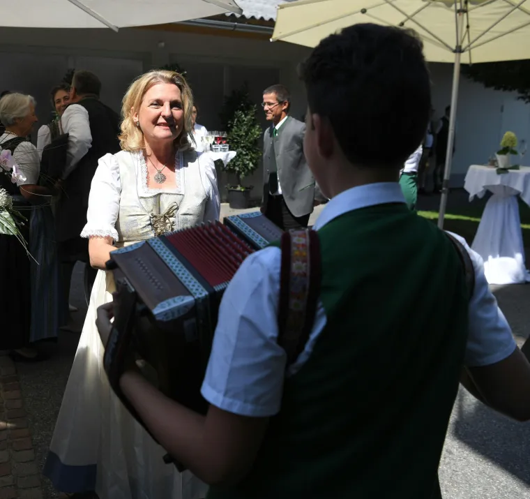 Sigurno niste mislili da ćete ovo ikad vidjeti: Putin zaplesao na vjenčanju