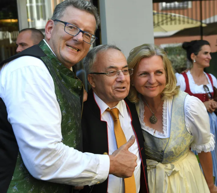 Sigurno niste mislili da ćete ovo ikad vidjeti: Putin zaplesao na vjenčanju