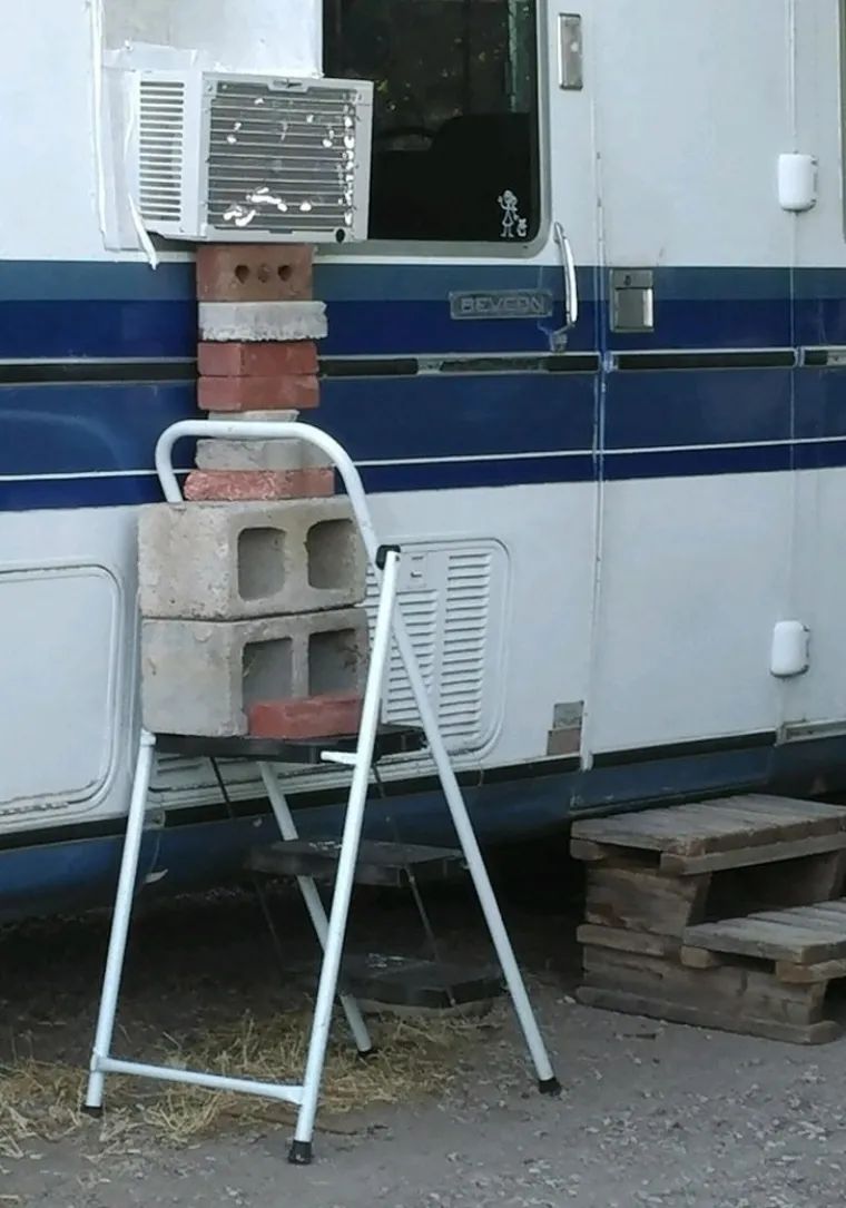 UNAJMILI MAJSTORA KOJEM SE NIJE DALO RADITI: Vidjev&scaron;i kako je obavio posao, shvatili su za&scaron;to je najjeftiniji u gradu