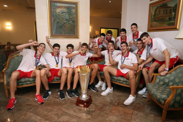 Zlatna U16 ko&scaron;arka&scaron;ka reprezentacija vratila se u Zagreb