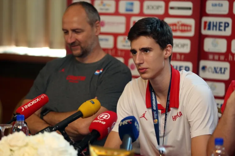 Zlatna U16 ko&scaron;arka&scaron;ka reprezentacija vratila se u Zagreb