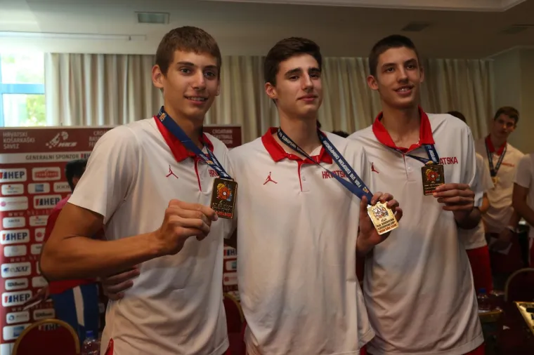 Zlatna U16 ko&scaron;arka&scaron;ka reprezentacija vratila se u Zagreb