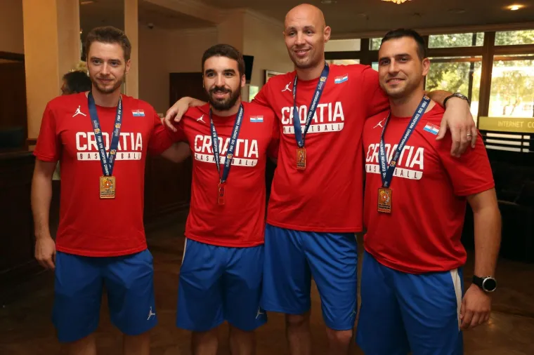 Zlatna U16 ko&scaron;arka&scaron;ka reprezentacija vratila se u Zagreb