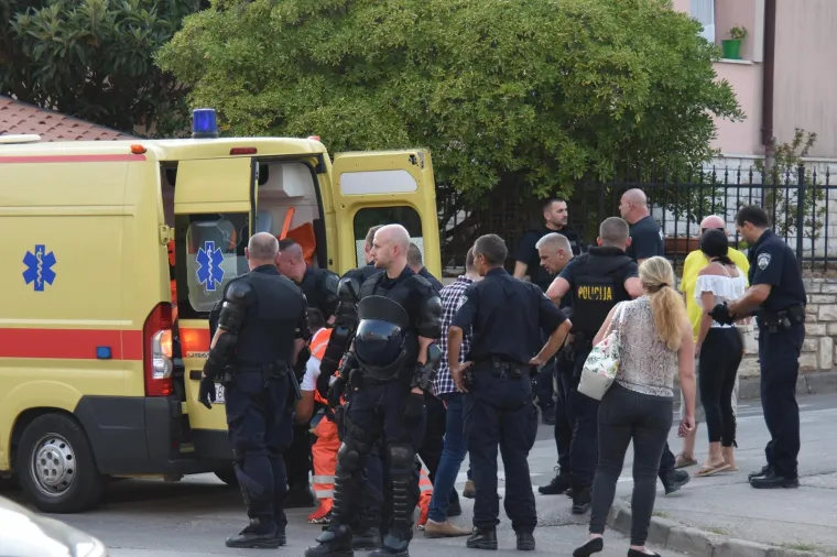 Drama u Puli: Zatočio ženu i prijetio da će je ozlijediti, na kraju je ranio sebe