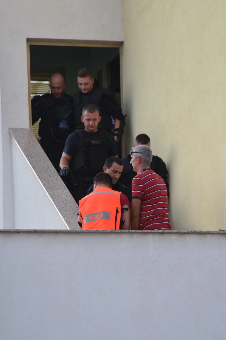 Drama u Puli: Zatočio ženu i prijetio da će je ozlijediti, na kraju je ranio sebe