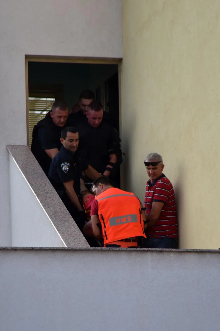 Drama u Puli: Zatočio ženu i prijetio da će je ozlijediti, na kraju je ranio sebe