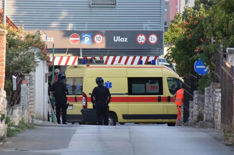 Drama u Puli: Zatočio ženu i prijetio da će je ozlijediti, na kraju je ranio sebe