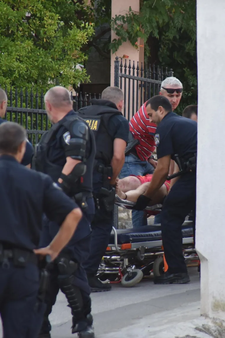 Drama u Puli: Zatočio ženu i prijetio da će je ozlijediti, na kraju je ranio sebe