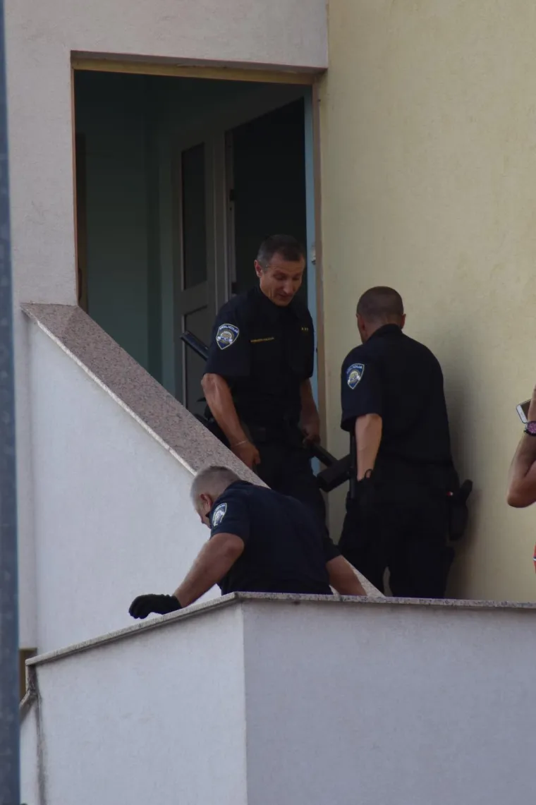 Drama u Puli: Zatočio ženu i prijetio da će je ozlijediti, na kraju je ranio sebe